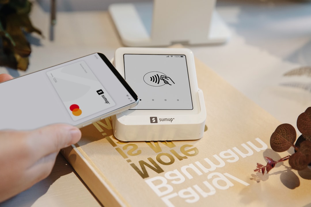 contactless payment smartphone