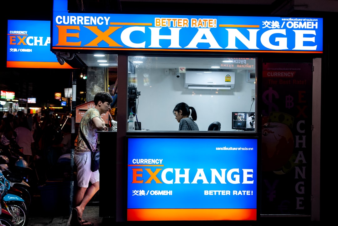 travel money exchange airport